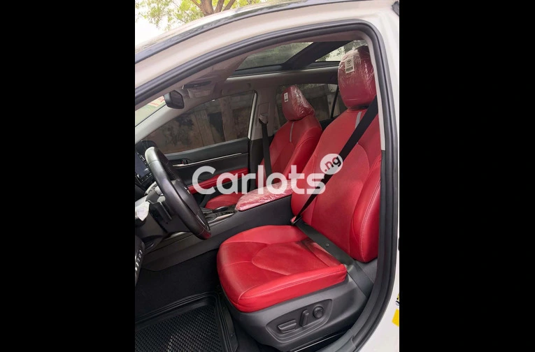 Toyota Camry 2021 TOKUNBO - 6/7