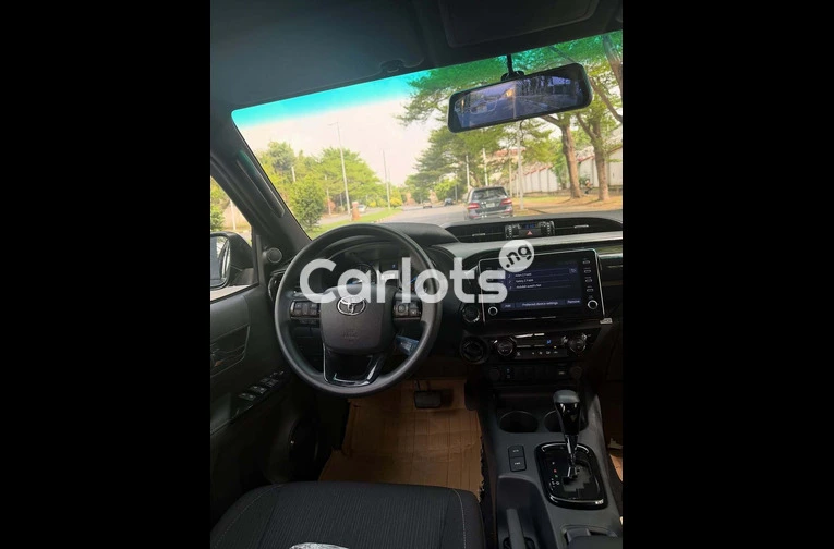 BRAND NEW 2025 TOYOTA HILUX ADVENTURE V6 – 0KM - 4/7