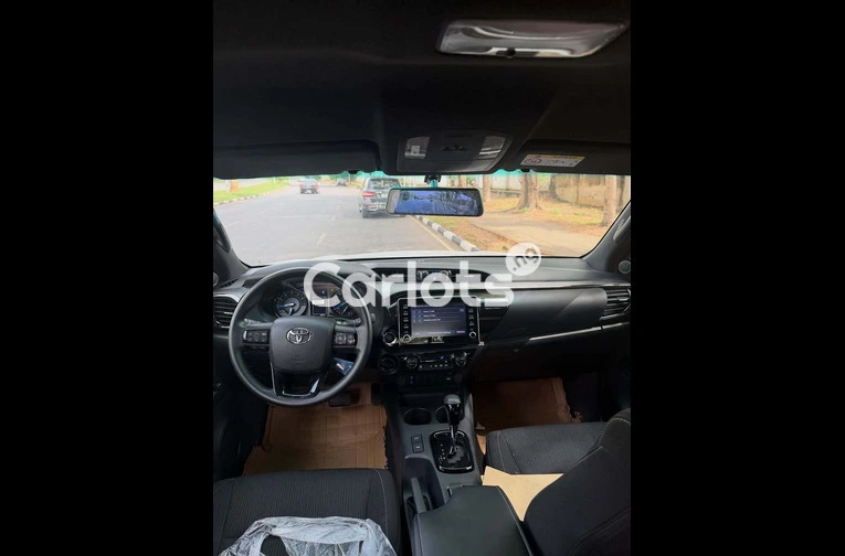 BRAND NEW 2025 TOYOTA HILUX ADVENTURE V6 – 0KM - 5/7