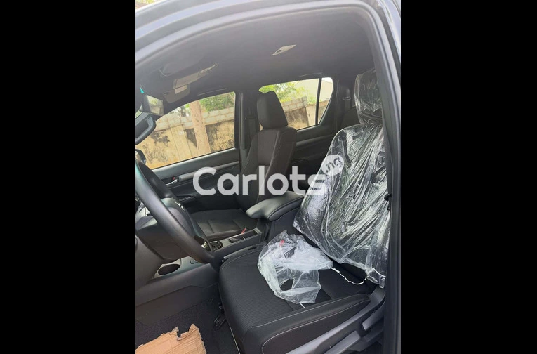 BRAND NEW 2025 TOYOTA HILUX ADVENTURE V6 – 0KM - 6/7