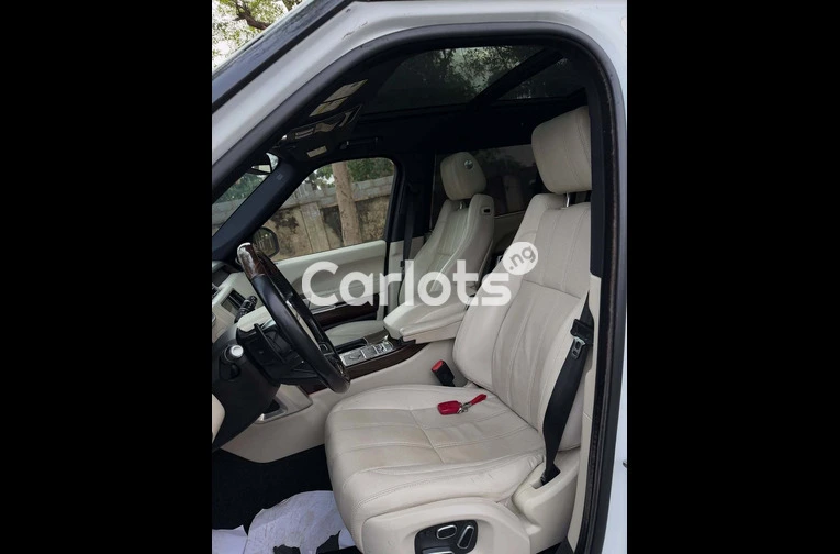 2021 TOYOTA CAMRY SE HYBRID - 6/7