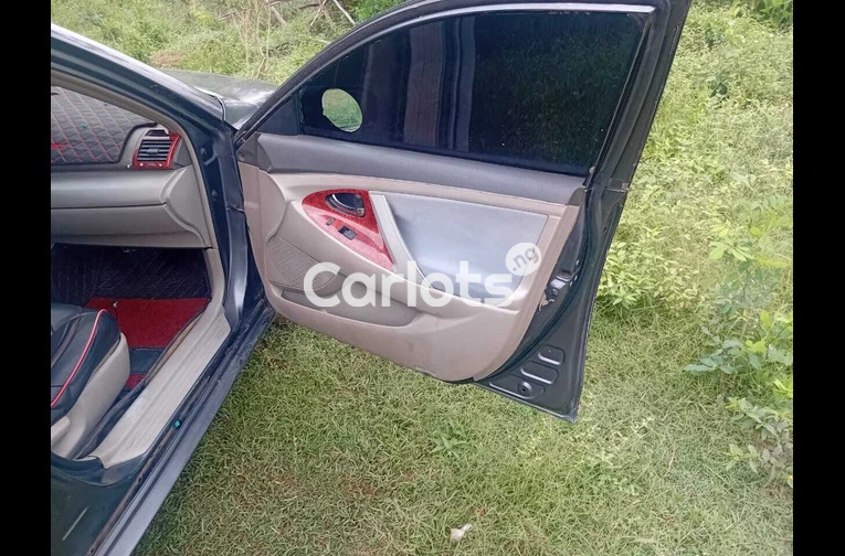 2009 Toyota camry muscle - 2/5