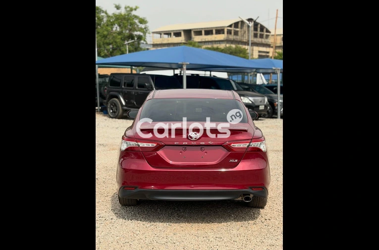 Foreign Used 2018 Toyota Camry XLE - 2/7
