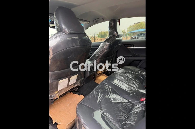 Foreign Used 2018 Toyota Camry XLE - 4/7