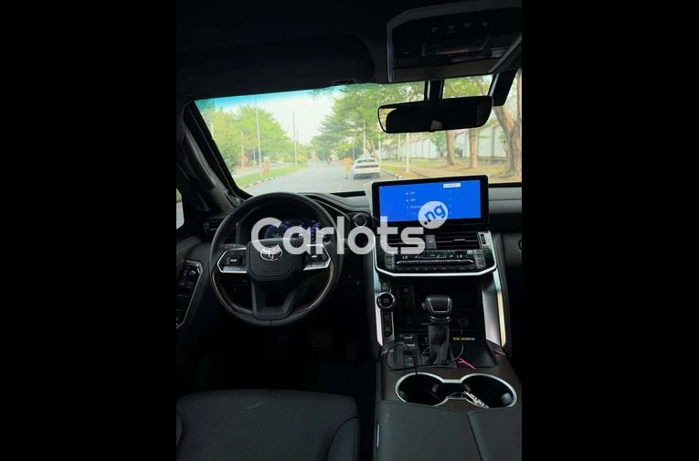 2025 TOYOTA LAND CRUISER BULLETPROOF - 4/7