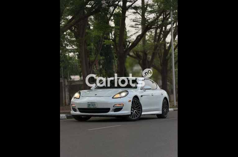 2012 PORSCHE PANAMERA