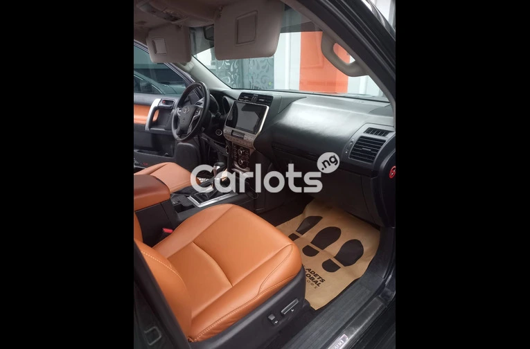 PREMIUM DIRECT 2019 TOYOTA LAND-CRUISER PRADO - 2/7