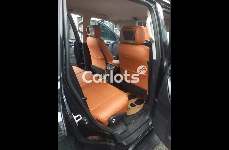 PREMIUM DIRECT 2019 TOYOTA LAND-CRUISER PRADO - 3/7