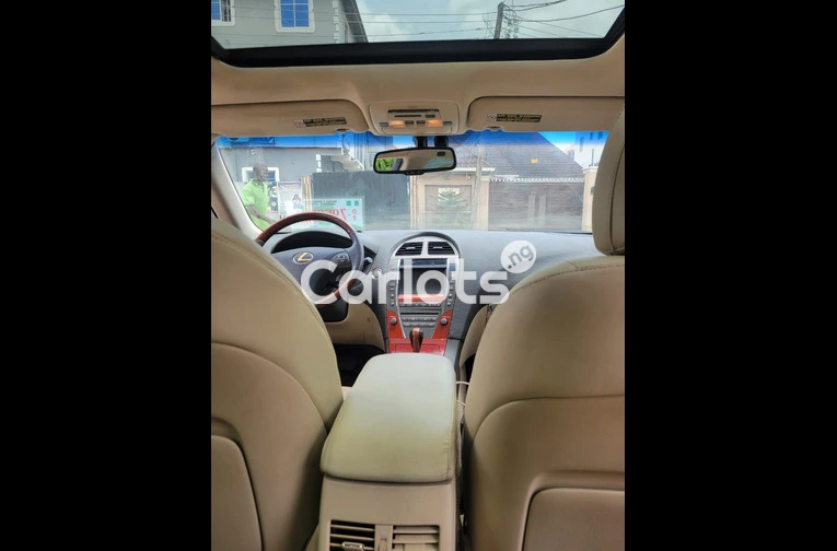 super clean 2010 Lexus ES350 tokunbo - 2/7