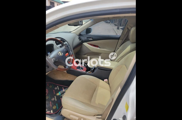 super clean 2010 Lexus ES350 tokunbo - 3/7