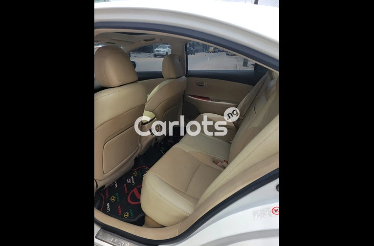 super clean 2010 Lexus ES350 tokunbo - 5/7