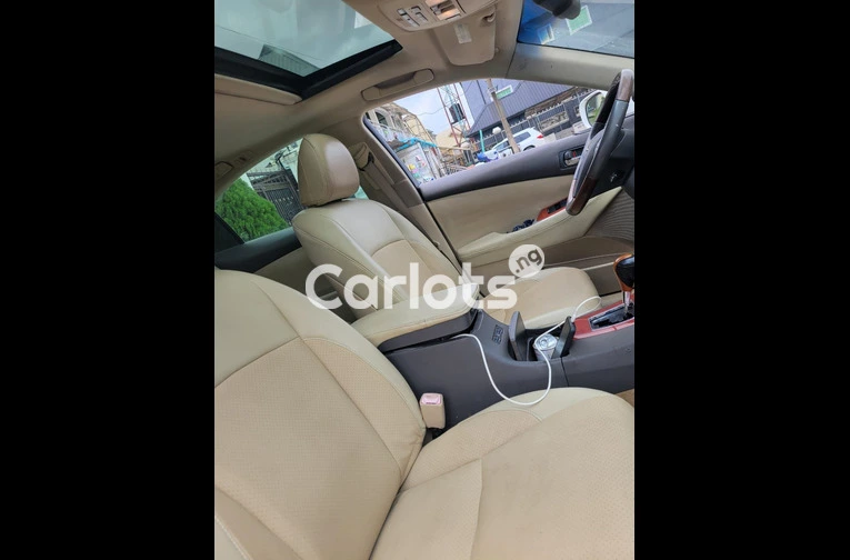 super clean 2010 Lexus ES350 tokunbo - 6/7