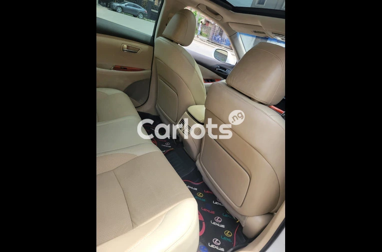 super clean 2010 Lexus ES350 tokunbo - 7/7