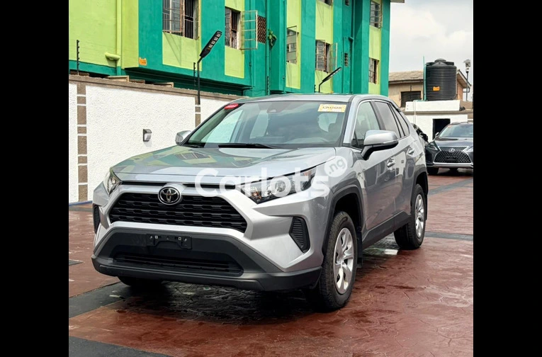 2024 Toyota Rav 4 LE AWD - 2/7