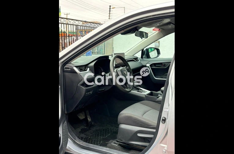 2024 Toyota Rav 4 LE AWD - 3/7