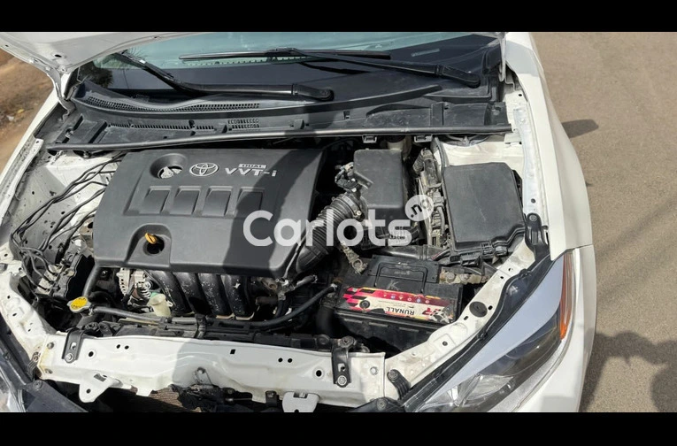 TOYOTA COROLLA S 2016 - 2/7