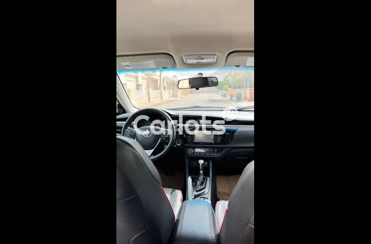 TOYOTA COROLLA S 2016 - 3/7