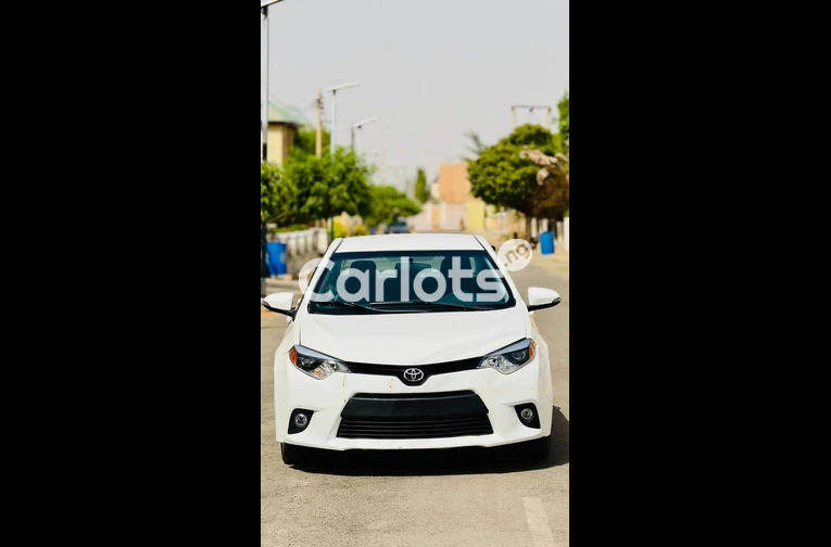 TOYOTA COROLLA S 2016 - 4/7