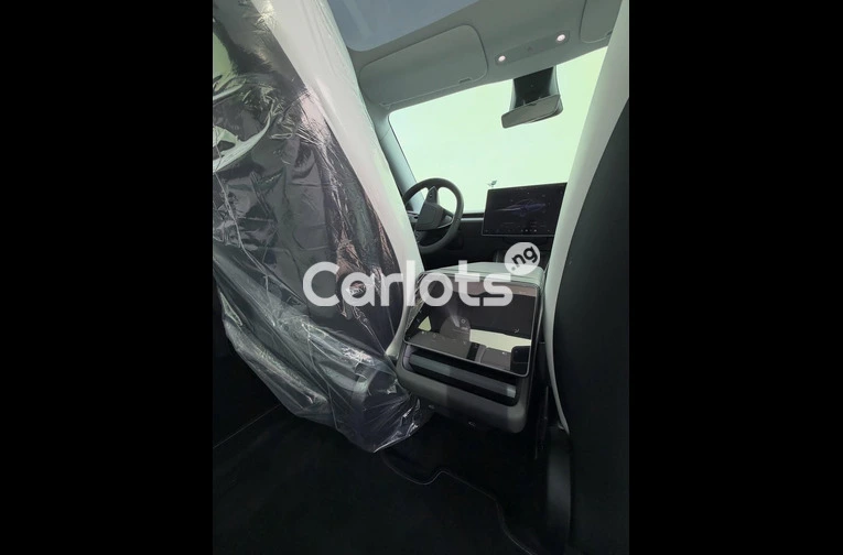 2025 TESLA MODEL Y+ - 2/7