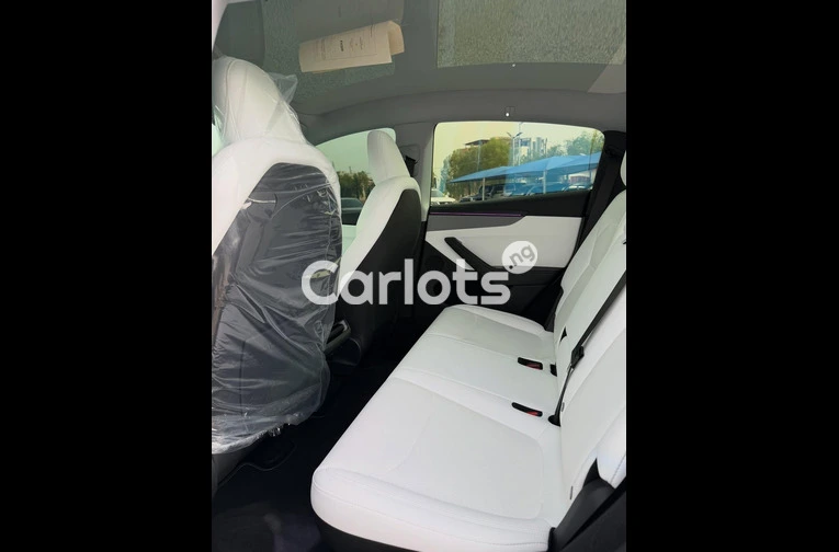 2025 TESLA MODEL Y+ - 6/7