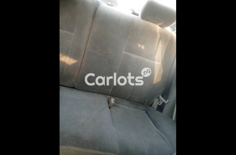 Toyota Corolla 2002 model - 2/6