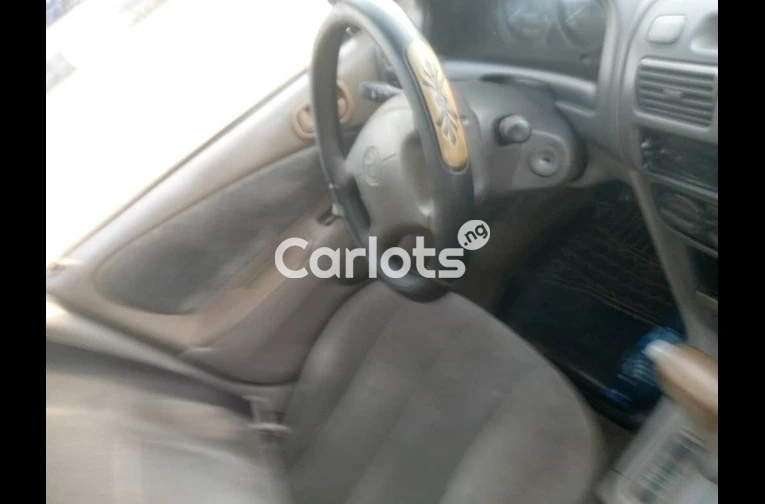 Toyota Corolla 2002 model - 3/6