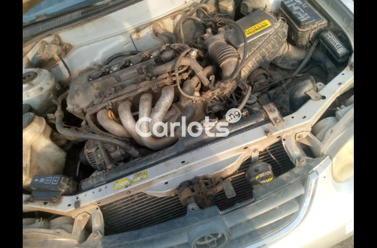 Toyota Corolla 2002 model - 4/6