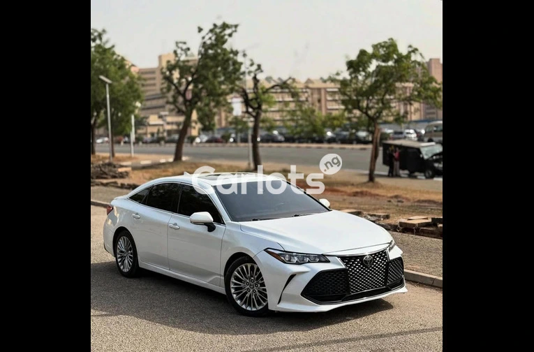 FOREIGN USED 2019 TOYOTA AVALON LIMITED - 1/5