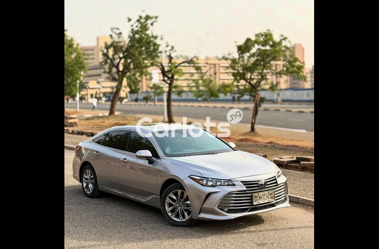 FOREIGN USED 2021 TOYOTA AVALON XLE - 1/7