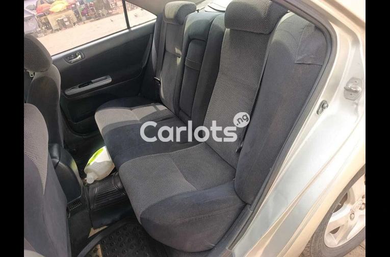 2004 Toyota Camry - 2/4