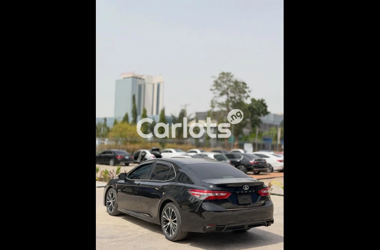 Nigeria used 2018 Toyota Camry SE - 2/7