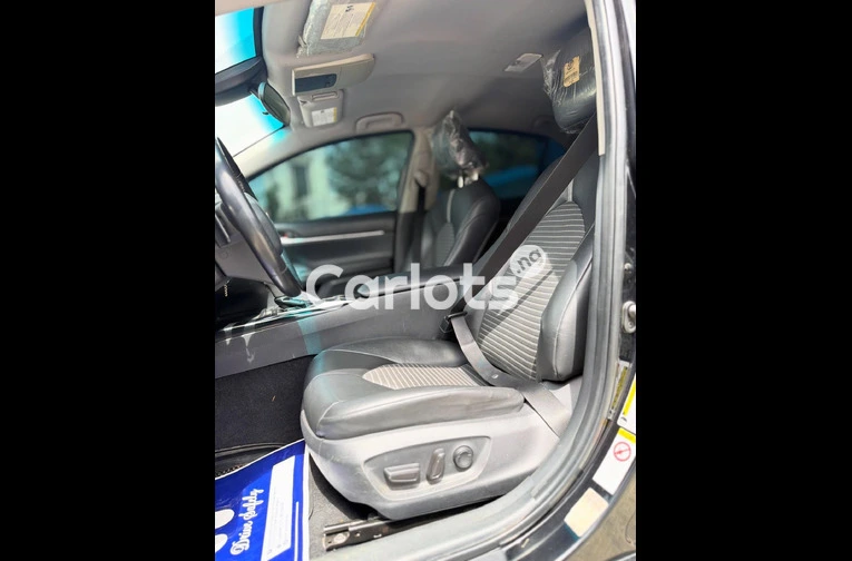 Nigeria used 2018 Toyota Camry SE - 4/7