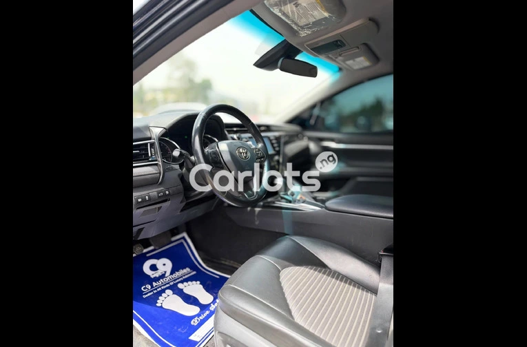 Nigeria used 2018 Toyota Camry SE - 5/7
