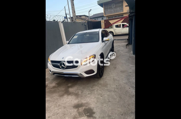 2017 Mercedes Benz GLC 4MATIC Coupe Foreign used Accident free - 1/7