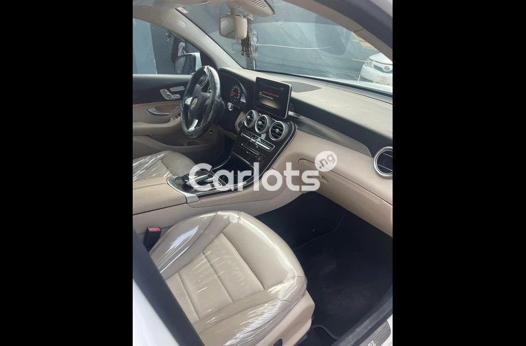 2017 Mercedes Benz GLC 4MATIC Coupe Foreign used Accident free - 4/7