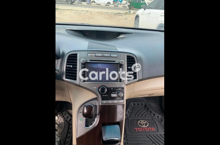 CLEAN REGISTERED 2010 TOYOTA VENZA V4 - 2/7