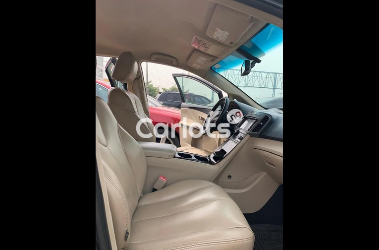 CLEAN REGISTERED 2010 TOYOTA VENZA V4 - 3/7