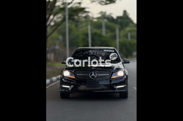 2009 Mercedes-Benz C300 - 2/7