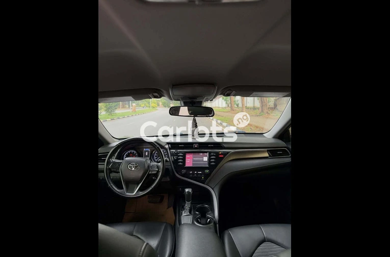 2019 TOYOTA CAMRY SE - 5/7