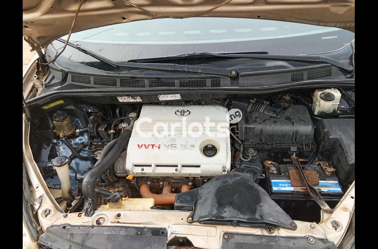 Nigerian Used 2005 Toyota sienna - 4/6