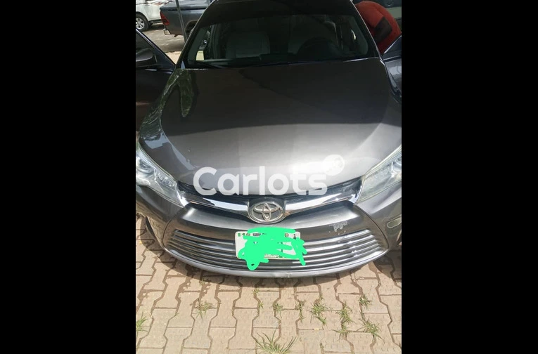 Distressed 2016 Toyota Camry - 2/4