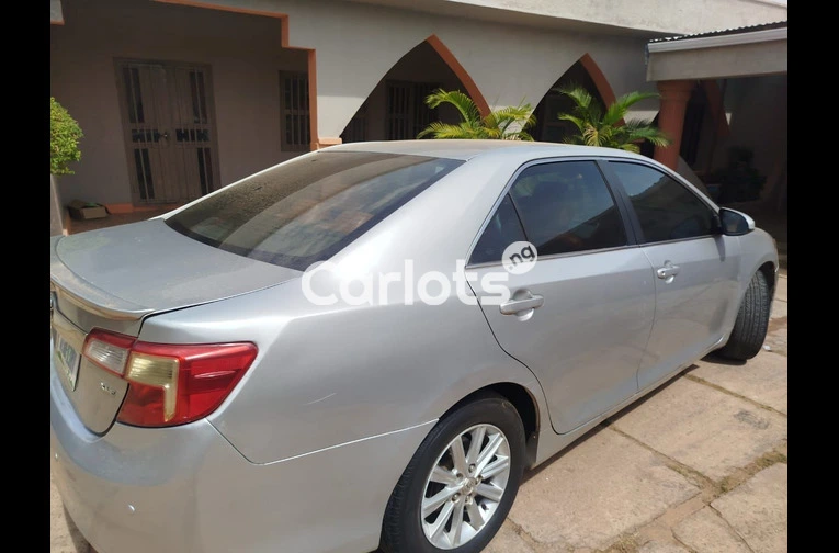 2014 TOYOTA CAMRY XLE - 5/7