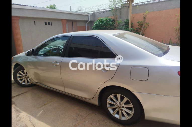 2014 TOYOTA CAMRY XLE - 6/7