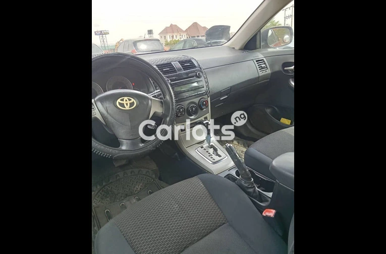 2010 TOYOTA COROLLA S - 3/7