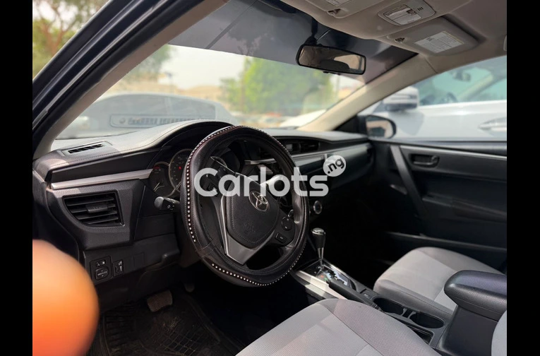 Clean Nigerian used Toyota Corolla 2014 model - 4/6