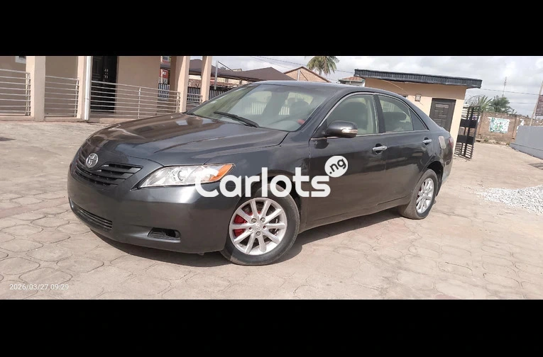 Clean and Sound Toyota camry 2008