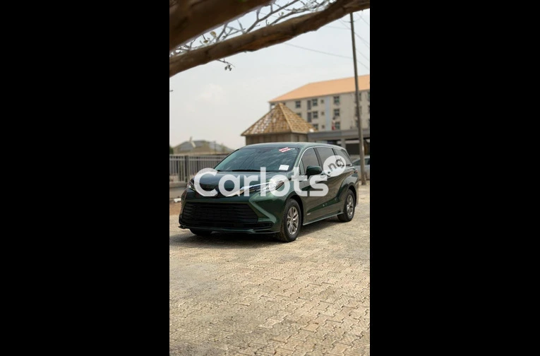 FOREIGN USED 2021 TOYOTA SIENNA HYBRID - 2/7