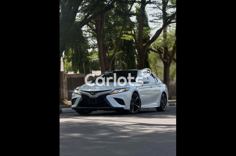 2018 TOYOTA CAMRY XSE - 1/7