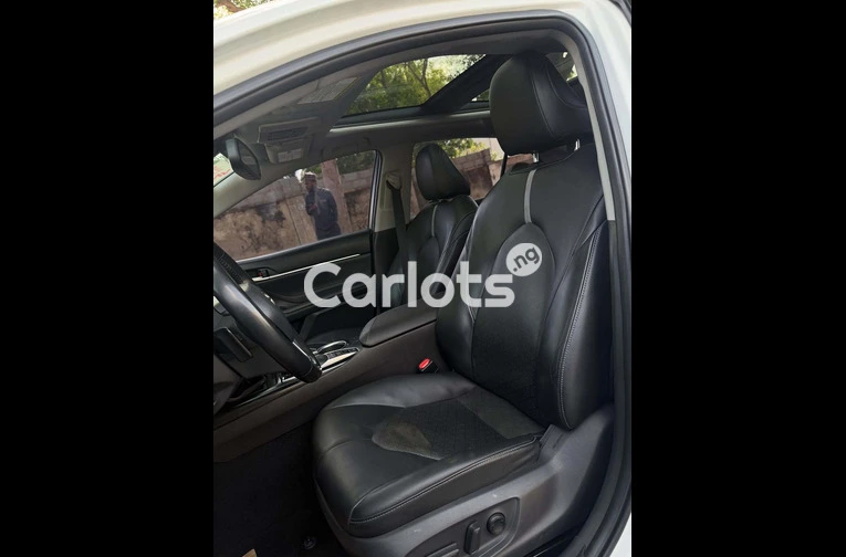 2018 TOYOTA CAMRY XSE - 6/7