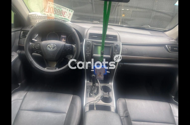 PURE FIRST BODY 2016 TOYOTA CAMRY SPORT - 2/7